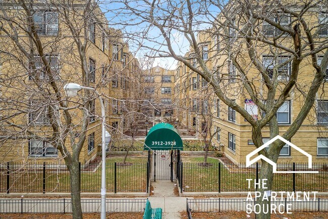 Building Photo - 3918 N Pine Grove Ave