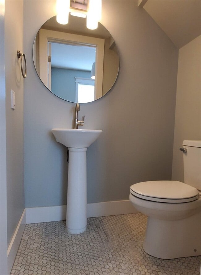 Building Photo - 127 E South St