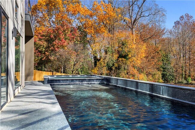 Building Photo - 3600 Lower Roswell Rd