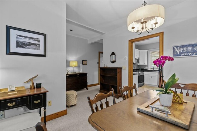 Building Photo - 158 Narragansett Ave