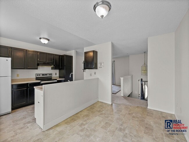 Building Photo - Beautiful & Bright Home in South West Fort...