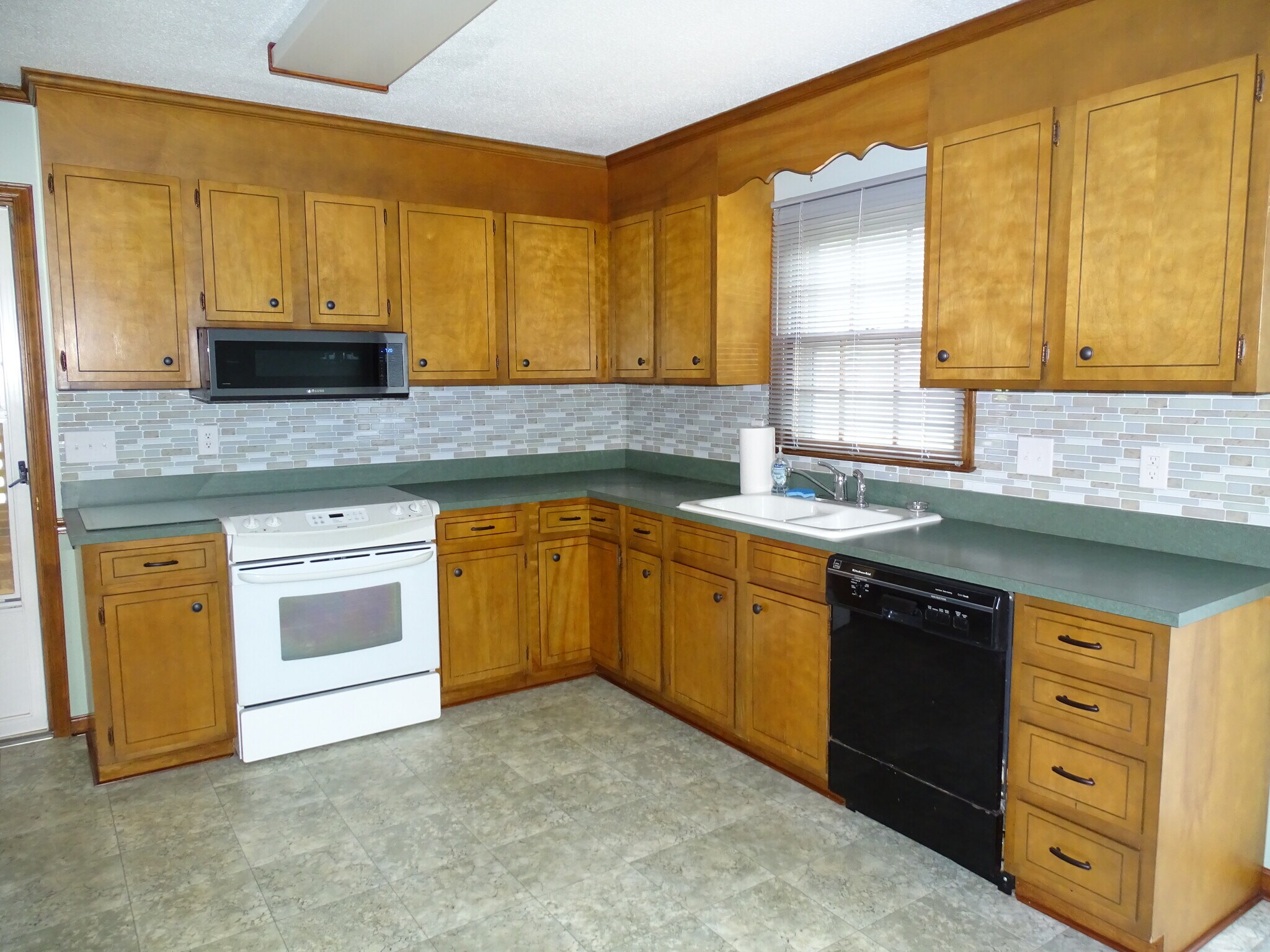 Building Photo - 5694 Claridge Dr