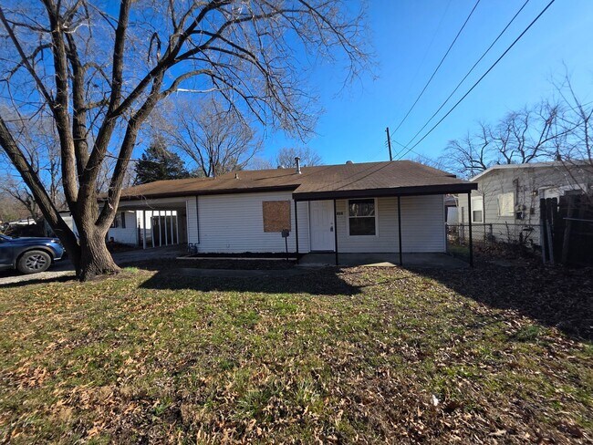 Building Photo - LIMITED TIME**1/2 OFF DEPOSIT**