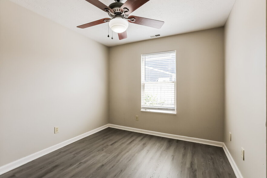 Building Photo - 5384 Lakeside Manor Dr