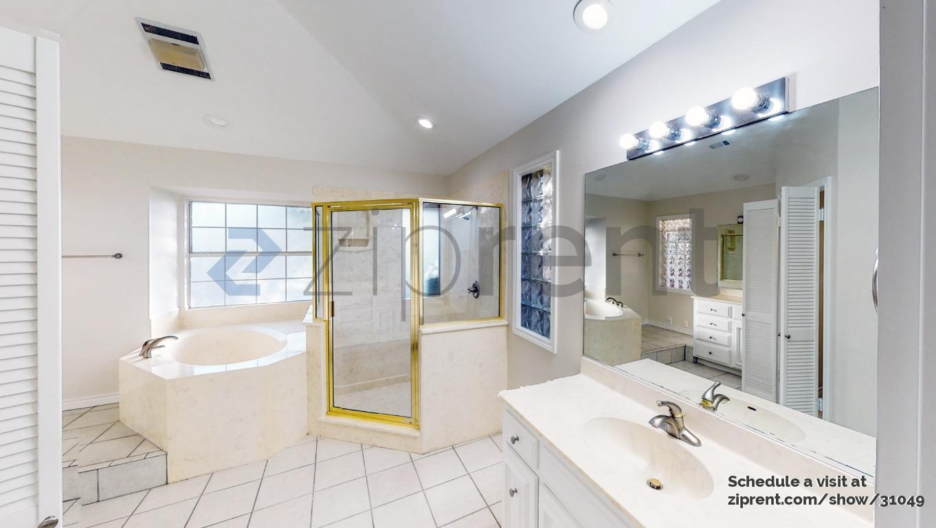Building Photo - 2120 Wychwood Dr