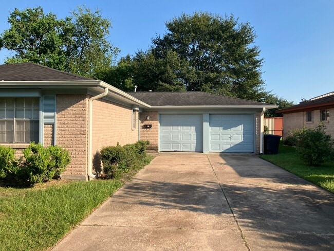 Primary Photo - 1315 Peach Spring Dr