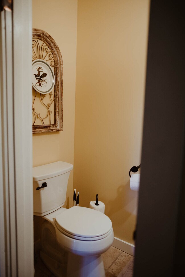 Building Photo - 108 W 6th St