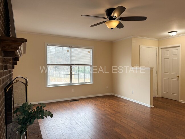 Building Photo - 4 BEDROOM, 3.5 BATHROOM HOME IN BEXHILL!