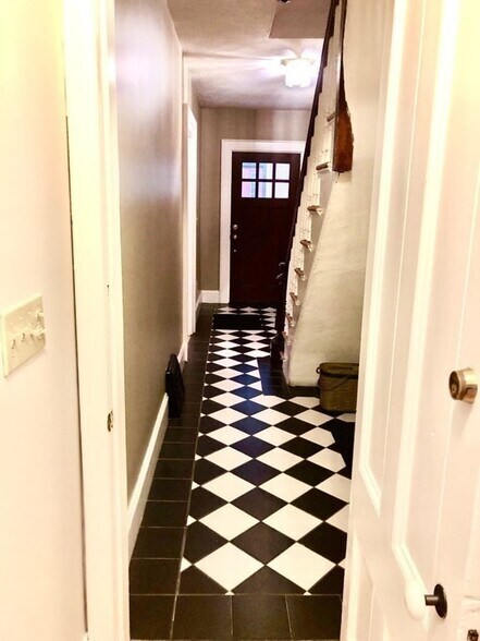 Building Photo - 7 Auburn St