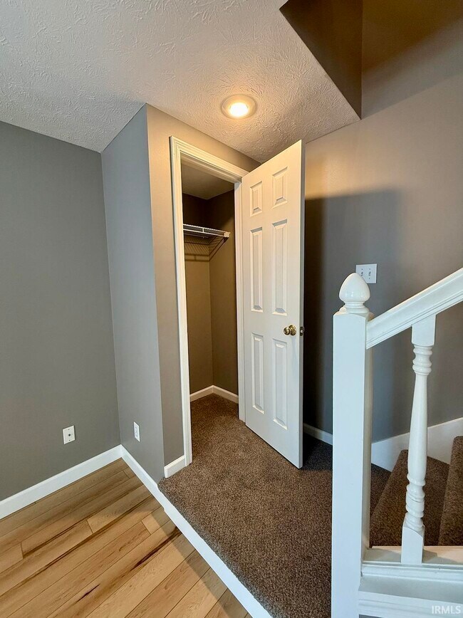 Building Photo - 3360 S Oaklawn Cir