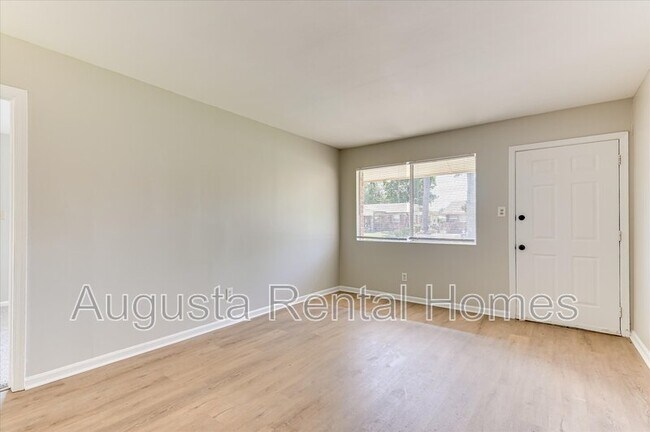 Building Photo - 329 E View Dr