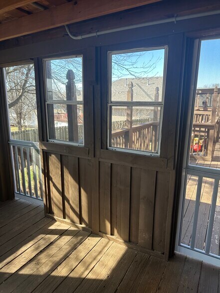 Building Photo - 1256 W Bluegrass Rd