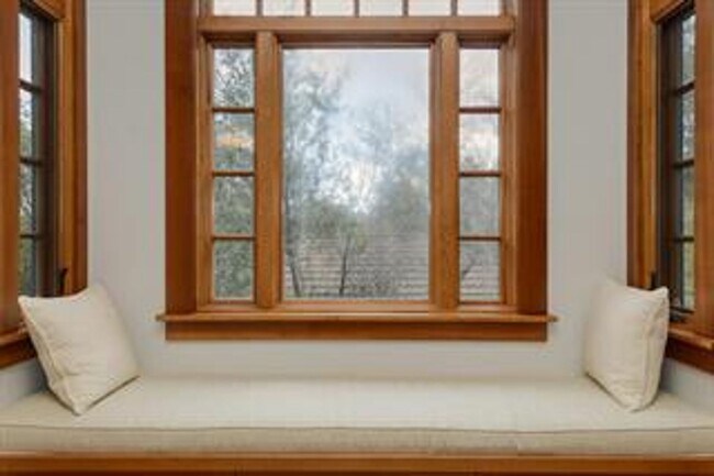 Building Photo - Craftsman Custom built home