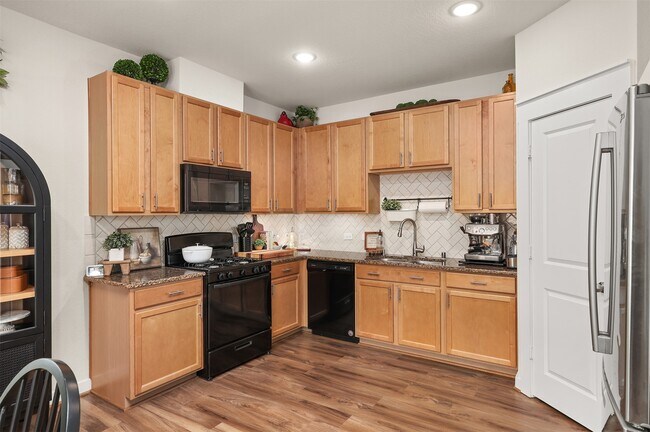 Building Photo - 2505 Bernadino Dr