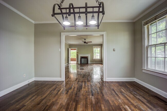 Building Photo - Freshly Updated 3 Bedroom Home