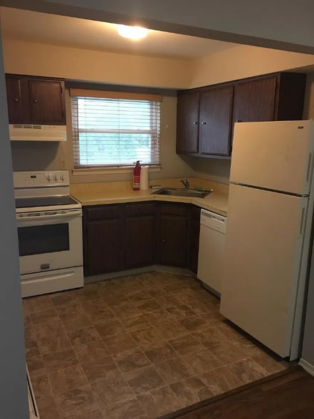 Building Photo - 521 Andria Ave