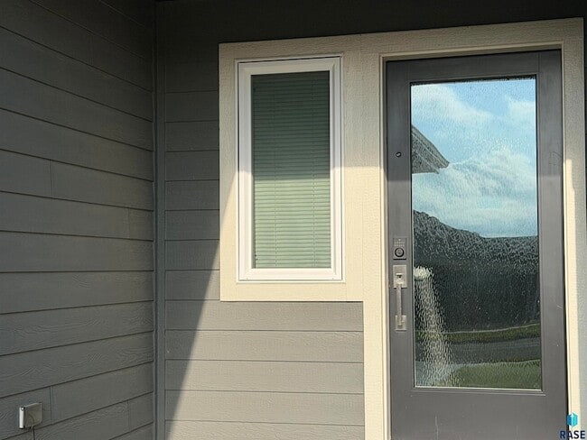Building Photo - 2607 E Sunburst Dr