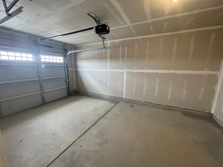 Building Photo - 1152 Robins Nest Dr