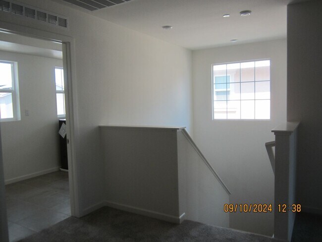 Building Photo - Luxury Townhome in Moreno Valley