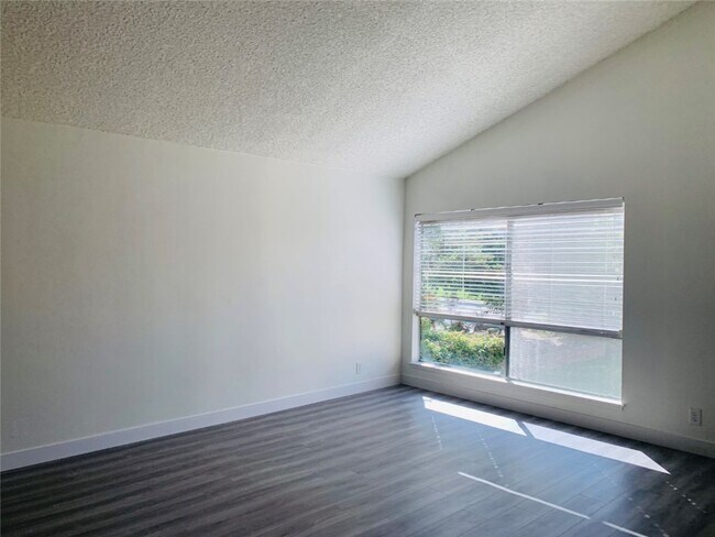 Building Photo - 14751 Mulberry Ave