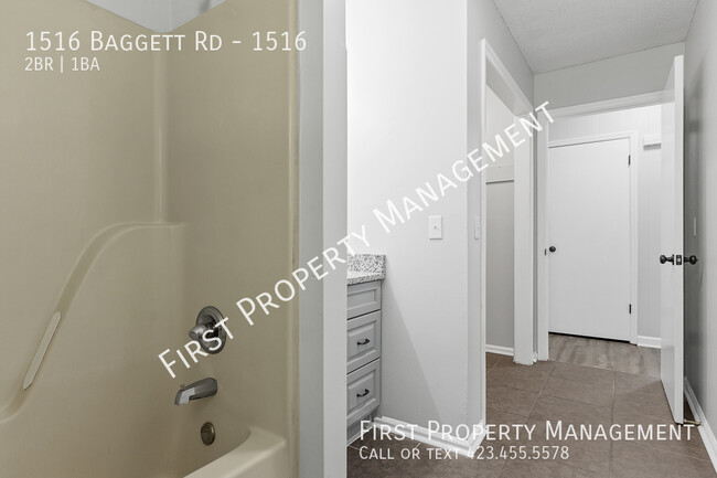 Building Photo - Ringgold Remodeled 2Bed/1Bath Duplex w Cen...