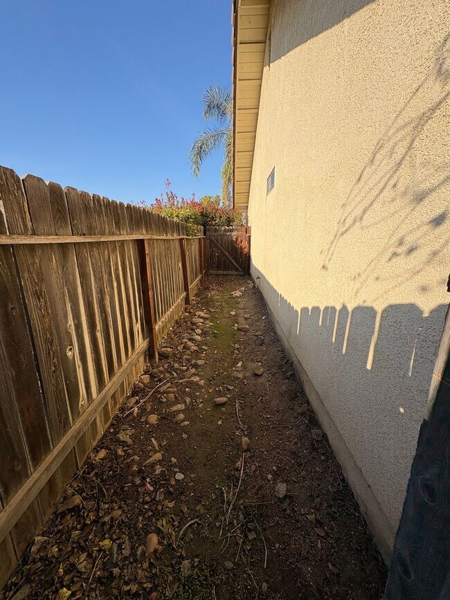 Building Photo - SE Visalia home coming soon!