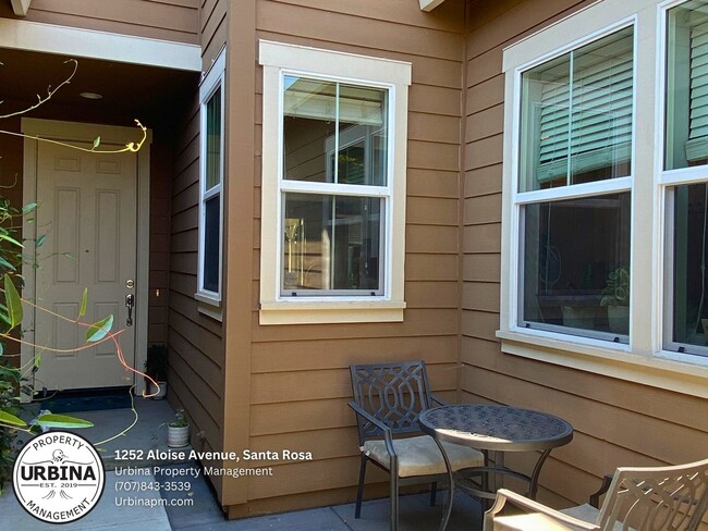 Building Photo - Newer Home, Beautiful Santa Rosa Property!
