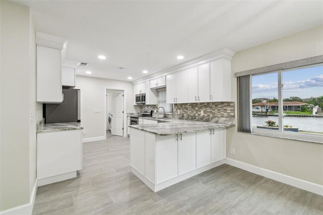 Building Photo - 3938 Versailles Dr