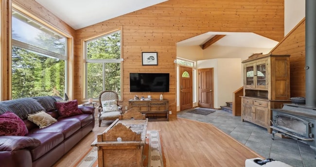 Building Photo - Welcome to Your Dream Home- Peaceful, Secluded... A MUST TOUR