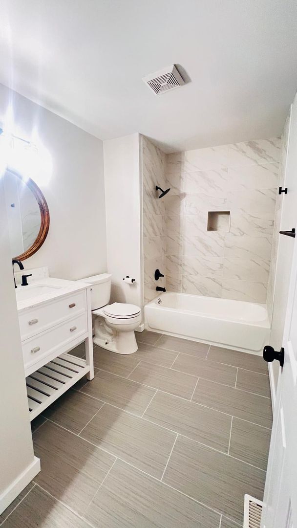 Building Photo - Stylish 2-Bed Carrboro Home with Private Patio