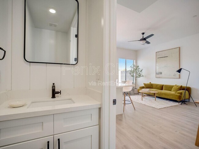 Building Photo - 775 W Coolidge St