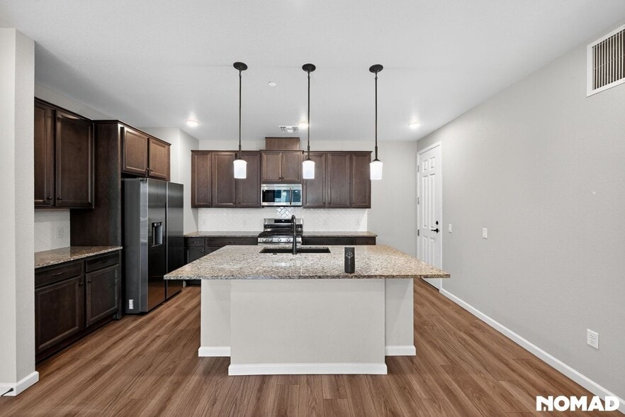 Building Photo - 6153 N Ceylon St