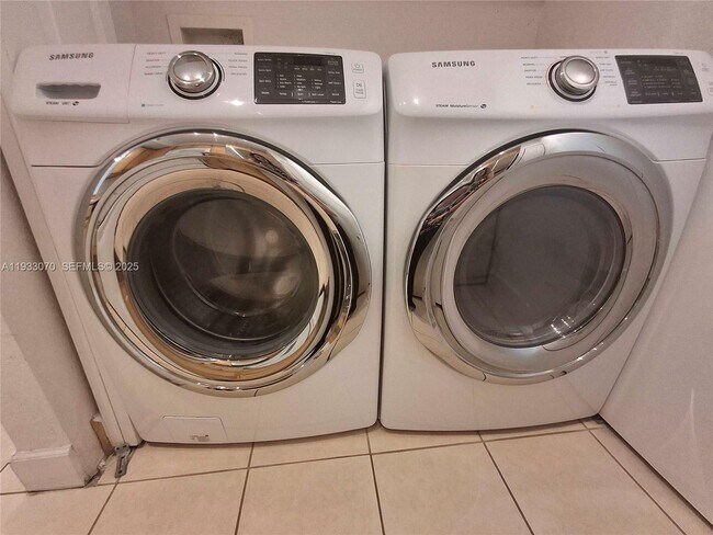 Building Photo - 6001 SW 70th St