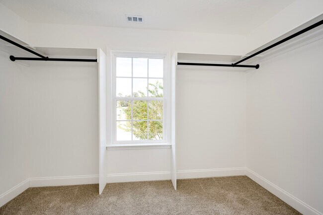 Building Photo - 412 Riley Ln