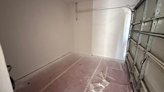 Building Photo - 2501 Oceanview Ave