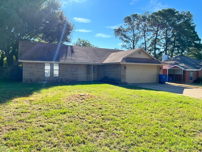 Building Photo - 411 Hickory Rd