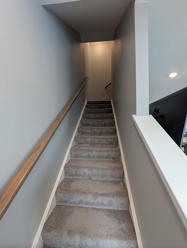 Building Photo - 5876 Ginger Dr