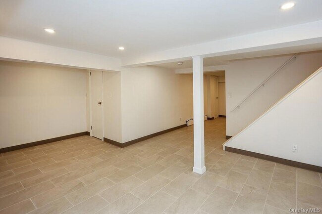 Building Photo - 242 Clinton Rd