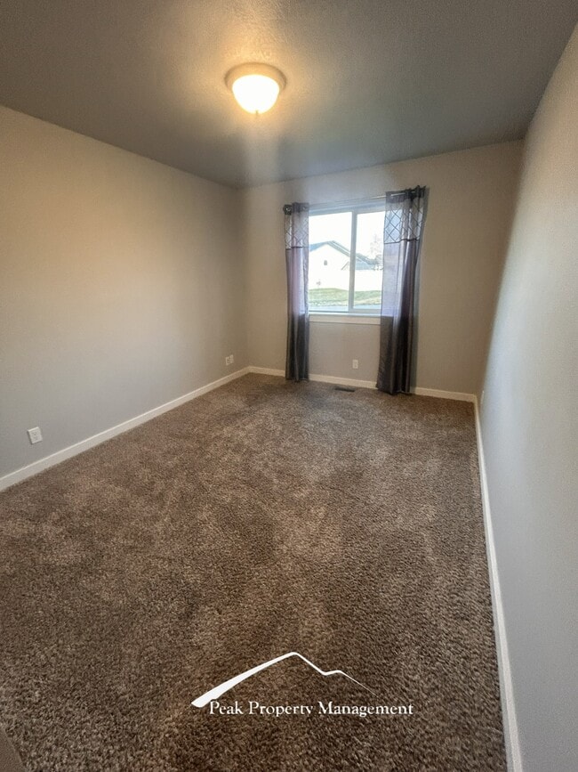 Building Photo - 2070 Kelly Dr