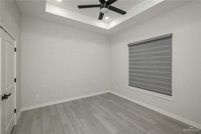 Building Photo - 38 N Queen Palm