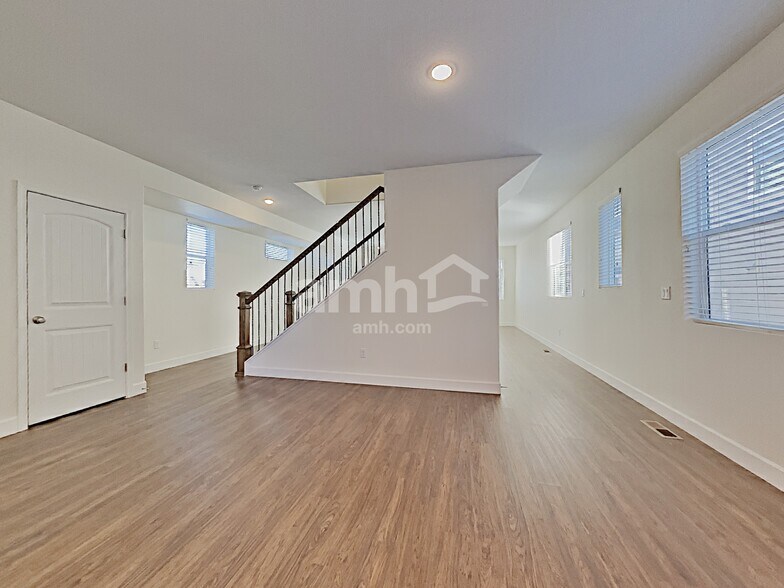 Building Photo - 4303 Crestone Peak St