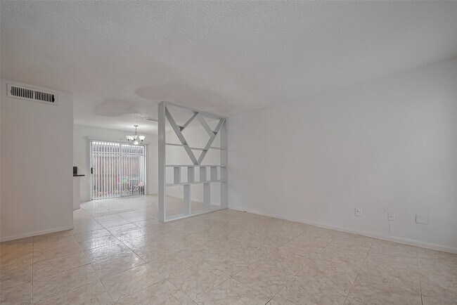 Building Photo - 3100 Jeanetta St