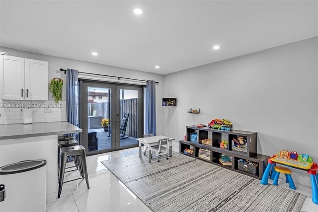 Building Photo - 5725 SW 132nd Ct