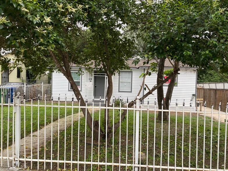 Building Photo - 2118 Burnet St