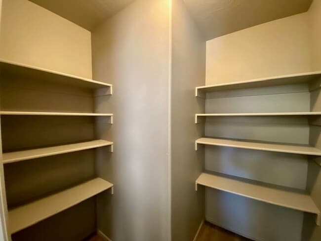 Building Photo - DARLING PROPERTY FOR RENT IN LAVERKIN!