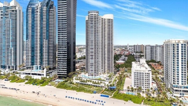 Building Photo - 17201 Collins Ave