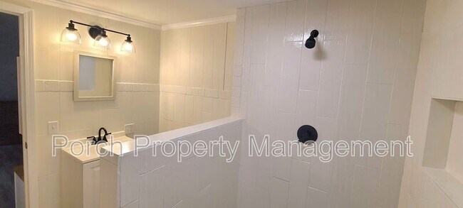 Building Photo - 7210 N Palafox St