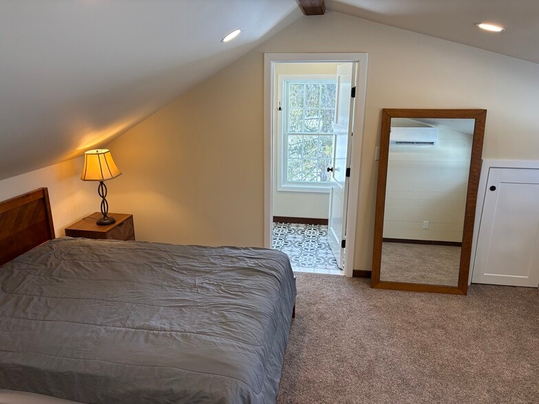 Building Photo - 1630 Round House Rd