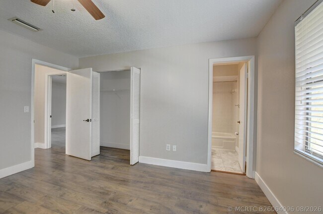 Building Photo - 6165 Belleza Ln