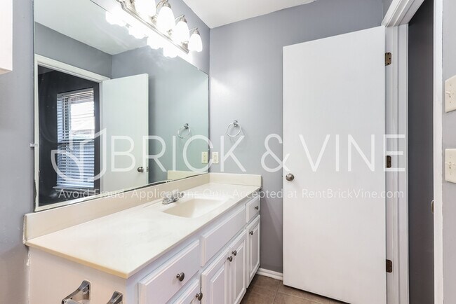 Building Photo - 4213 Hunterfield Ave